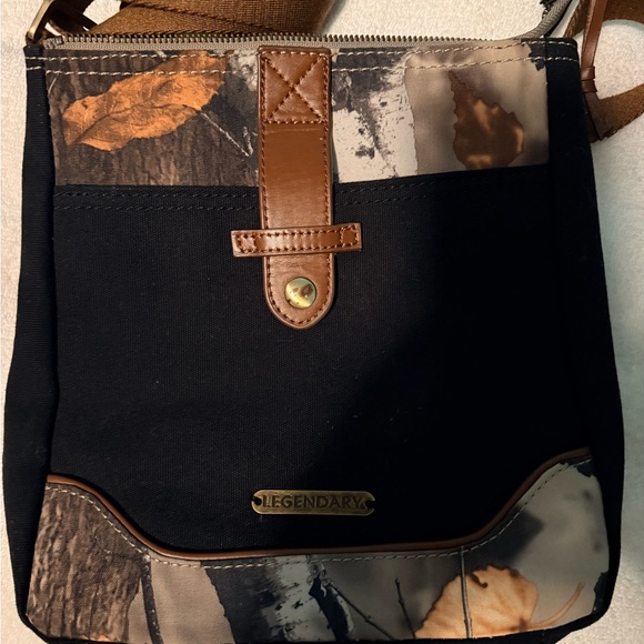 Legendary Whitetail Camo Crossbody Bag and Wristlet Set - Picture 5 of 12